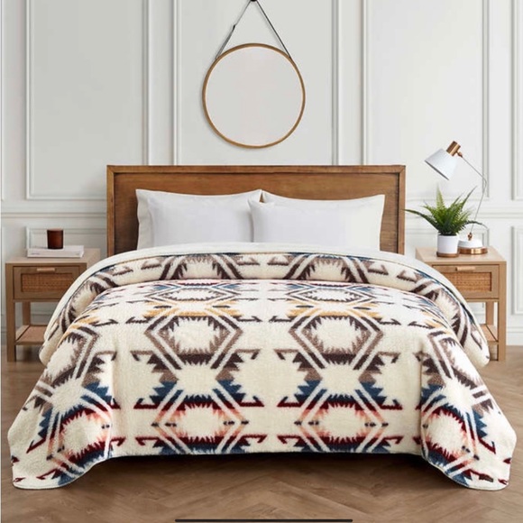 Pendleton Bedding Pendleton Sherpa Queen Fleece Blanket White S Beige New Poshmark